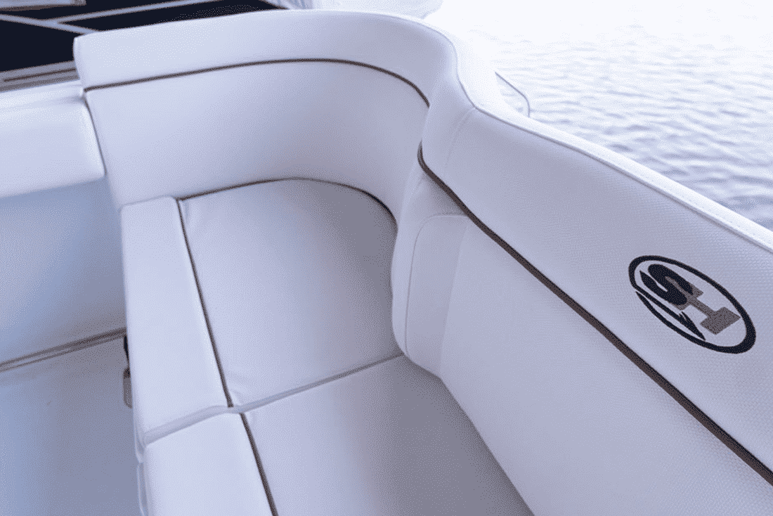 Cushioned Rear Bench Seating w/ VIP Bucket Seat - Sea Hunt Boats