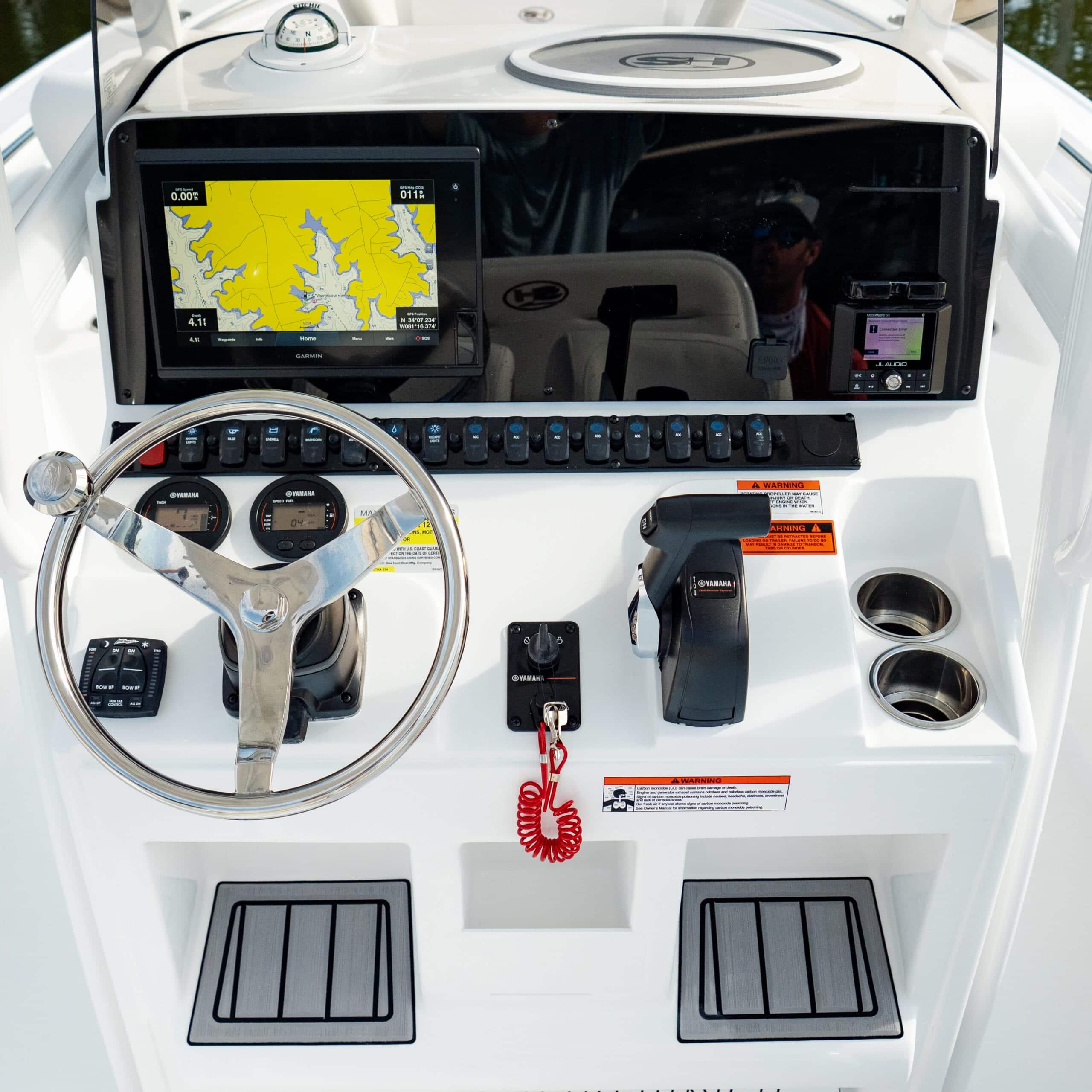 Sea Hunt 12" Simrad w/ Stereo USB and Phone Holder Dash Panel 191705-307273